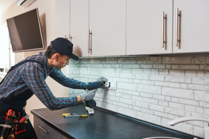 Handyman Service, Handyman Bill Can Kansas City, Why Homeowners Shouldn’t Wait to Hire for Minor RepairsAdobeStock_248929697